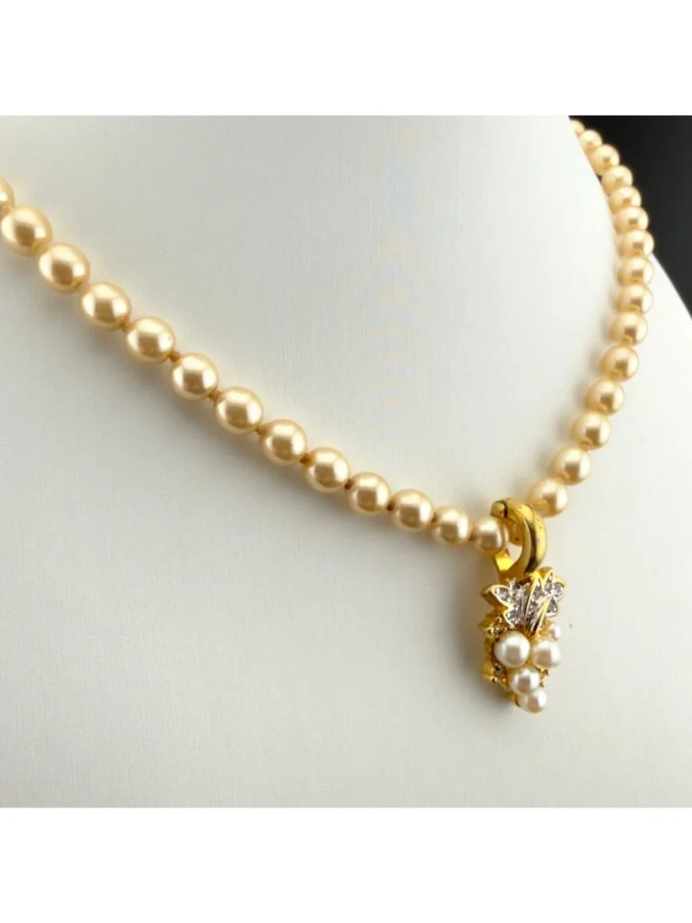 Vintage Faux Pearl Necklace Grape Leaf Rhinestone Pendant 25
